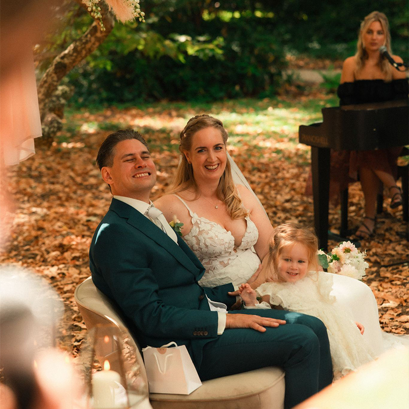 Persoonlijke trouwceremonie van Femke en Ronny door zelfstandig trouwambtenaar Chantal Broks