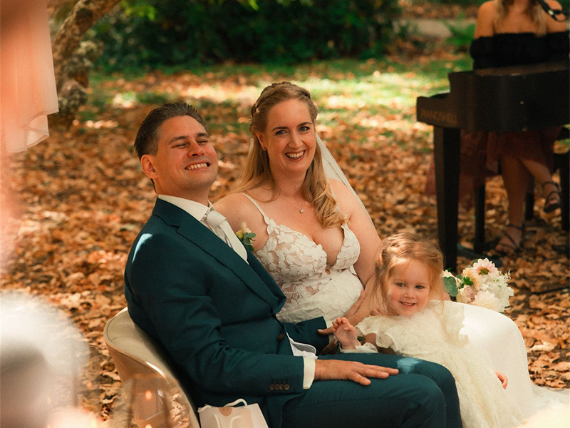 Persoonlijke trouwceremonie van Femke en Ronny door zelfstandig trouwambtenaar Chantal Broks