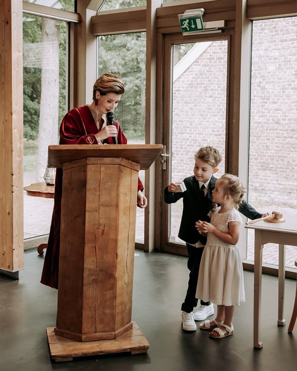 Persoonlijke trouwceremonie in Nederland door zelfstandig trouwambtenaar, BABS en ceremoniespreker Chantal Broks